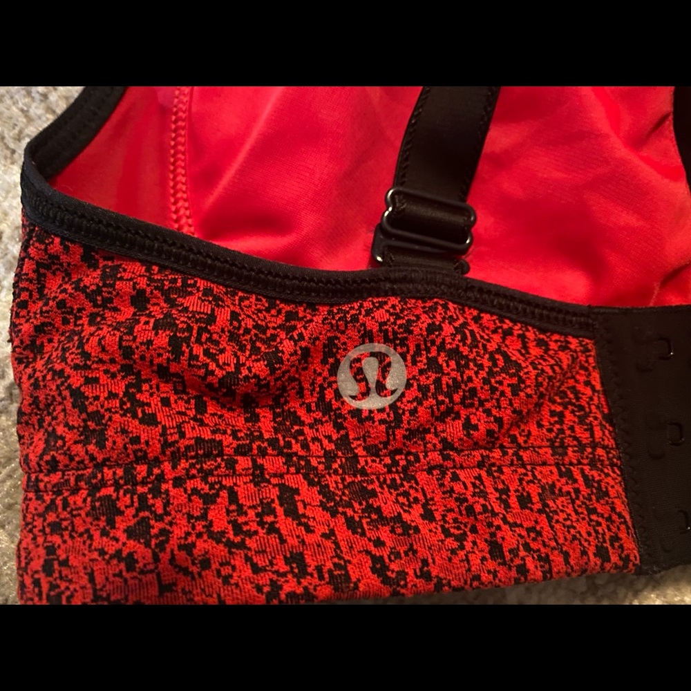 Lululemon Ta Ta Tamer sports bra size 32C - Picture 3 of 3